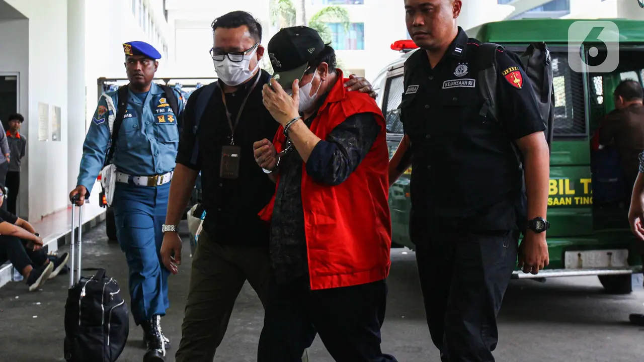 Jalani Pemeriksaan, Tiga Hakim Penerima Suap Kasus Gregorius Ronald Tannur Tiba di Gedung Kejagung