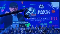 Ketum PAN Zulkifli Hasan (Zulhas) berseloroh Erick Thohir harus mendapatkan restu dari Cak Imin untuk menjadi Cawapres Prabowo Subianto. Hal ini disampaikan Zulhas di acara HUT ke-25PAN. (Liputan6.com/Nanda Perdana Putra)