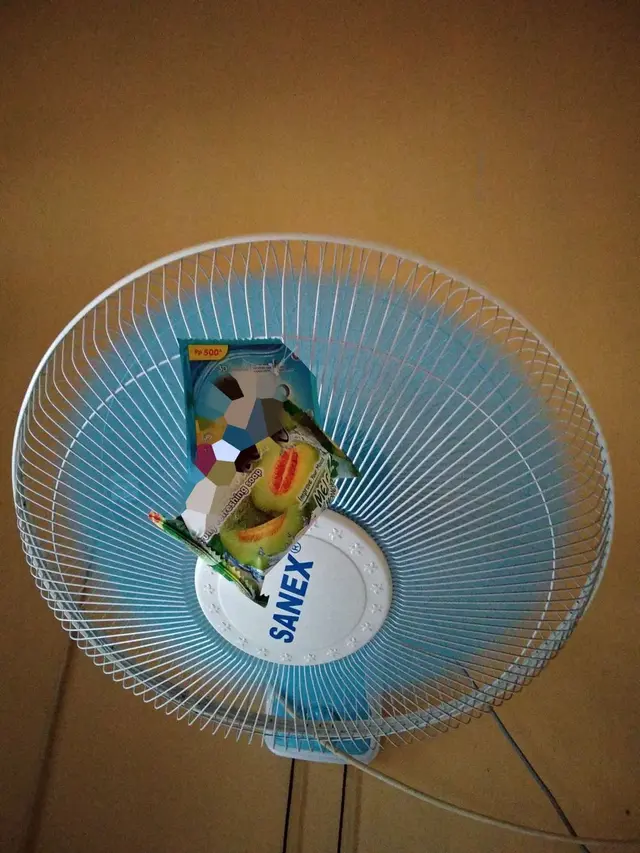 6 Gantungan Pengharum Ruangan di Kipas Angin Ini Nyeleneh Banget, Kocak