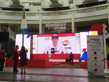 Kurang dari sebulan jelang dihelatnya Seri MotoGP Indonesia di Sirkuit Mandalika pada Maret depan, atmosfer balapan motor papan atas dunia ini mulai terasa di Jakarta. (Bola.com/Darojatun)