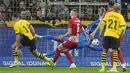 Pemain Borussia Dortmund, Niclas Fuellkrug, mencetak gol ke gawang SC Freiburg pada laga Liga Jerman di Stadion Signal Iduna Park, Sabtu (10/2/2024). (AP Photo/Martin Meissner)