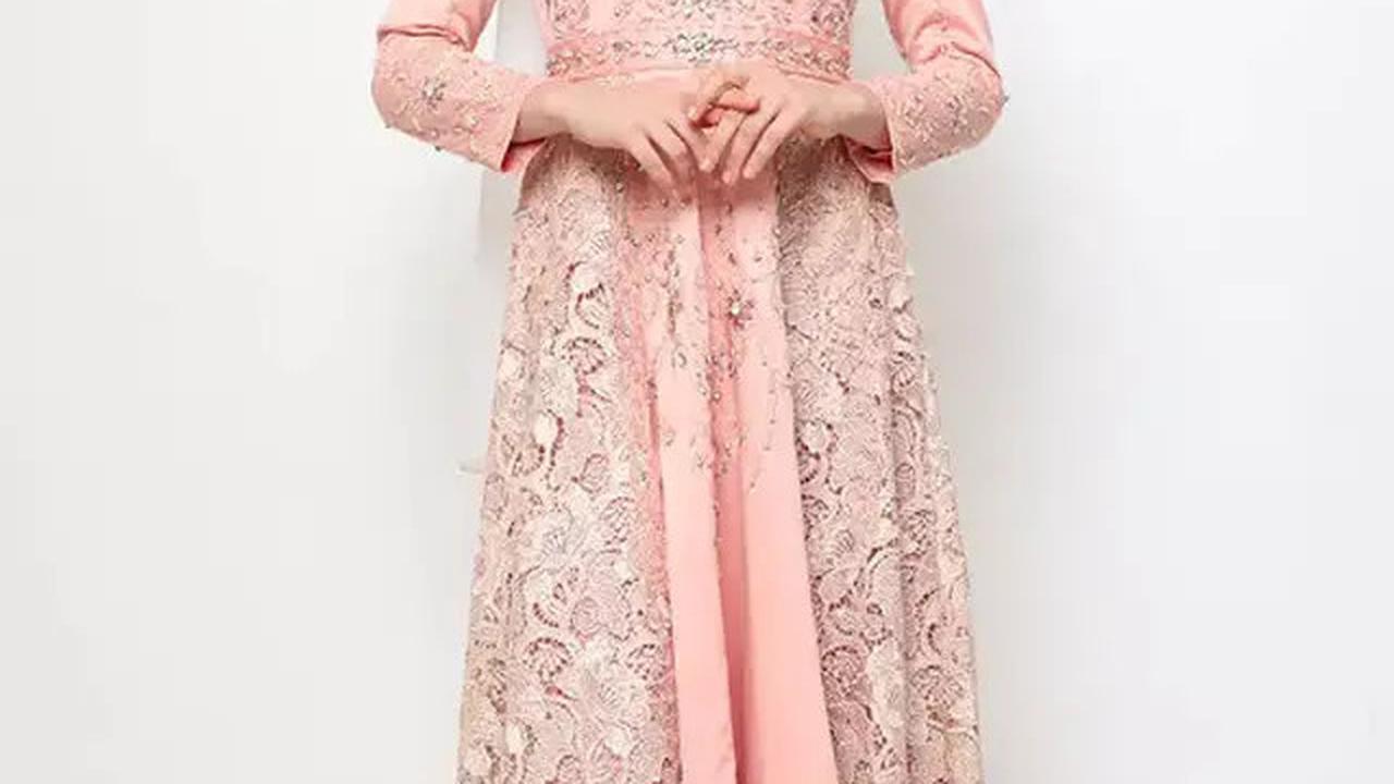 Model Gamis Brokat Kombinasi untuk Lebaran 2025, Bikin Penampilanmu Elegan