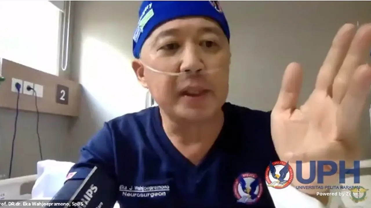 Pakar bedah saraf Profesor Eka Wahjoepramono untuk memberikan kuliah secara daring meski tengah dirawat karena COVID-19 (Tangkapan Layar Youtube HMFK UPH)