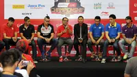 Sejumlah pebasket ternama mengikuti sesi tanya jawab dengan wartawan jelang bergulirnya IndiHome National Basketball League (NBL) Championship Series 2015 di Jakarta, Jumat (1/5/2015). (Liputan6.com/Helmi Fithriansyah)
