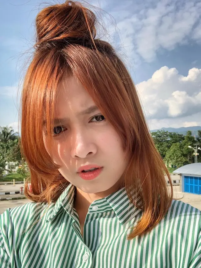 [Bintang] Imut Seperti Cewek Korea, Intip Dandanan Andalan Chika Jessica yang Super Quirky