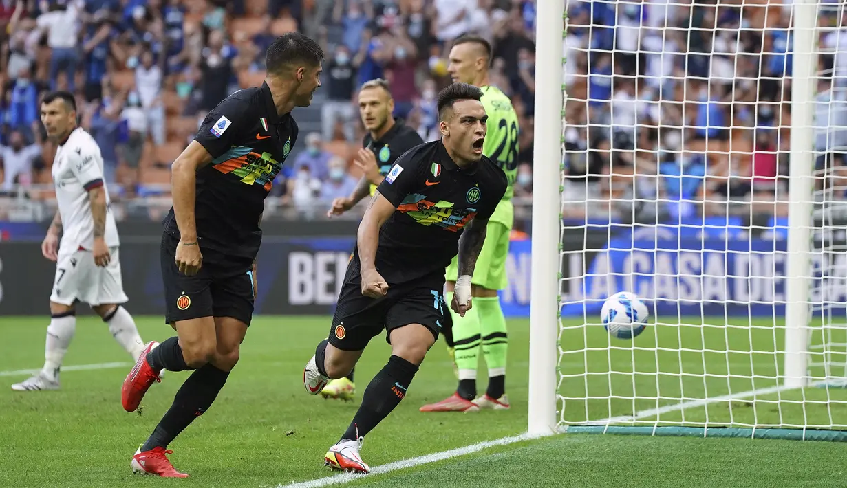 Inter Milan sudah unggul 1-0 pada menit ke-6 melalui Lautaro Martinez. Diawali oleh akselerasi Denzel Dumfries dari sisi kanan yang kemudian melepaskan umpan silang tajam yang berhasil disambut Lautaro Martinez untuk menaklukkan kiper Bologna, Lukasz Skorupski. (LaPresse via AP/Spada)