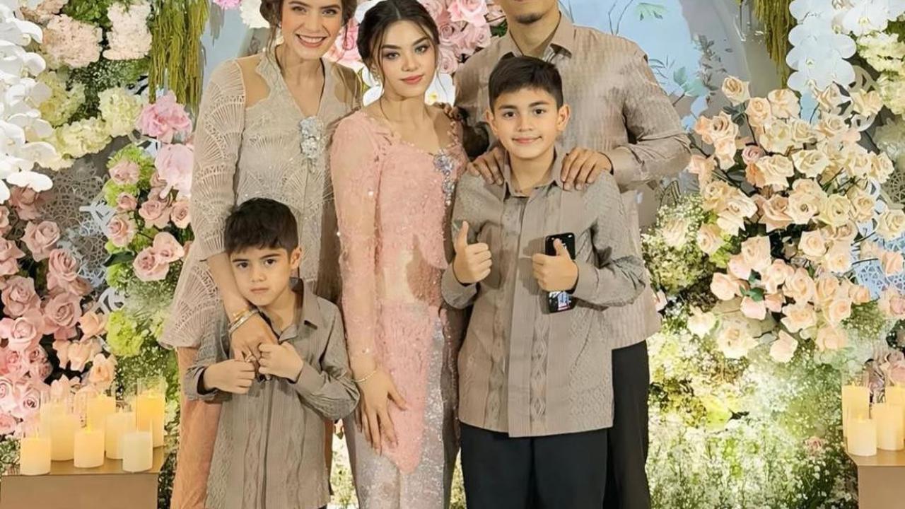 7 Potret Carissa Puteri Kompak Bareng Keluarga Elegan dan Serasi, Intip Momen di Acara Tunangan Shalva Rizaldi