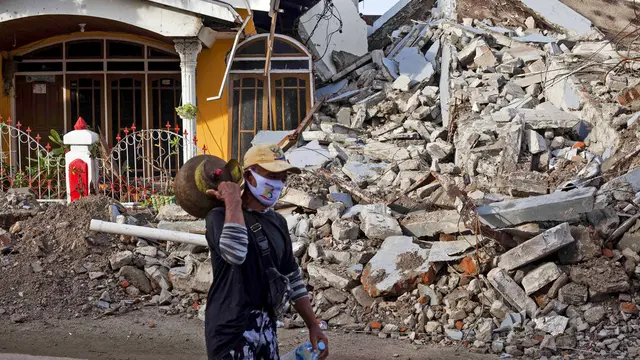 FOTO: Melihat Dampak Kerusakan Akibat Gempa Mamuju