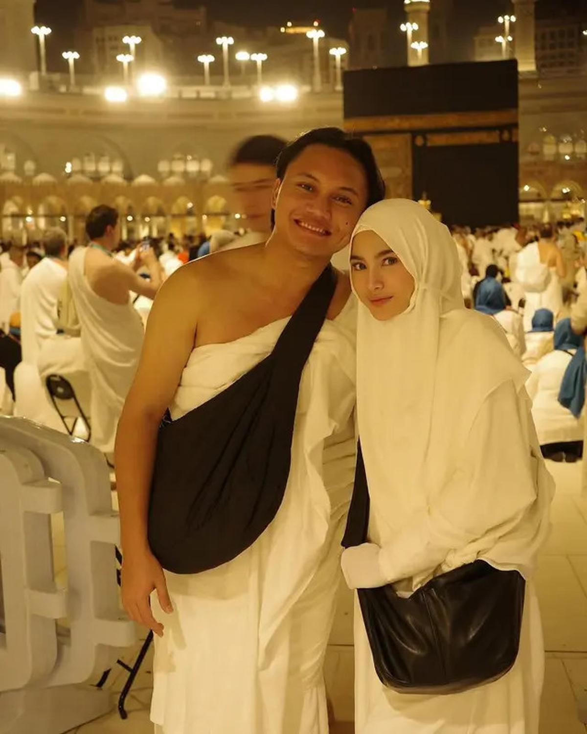 Potret Artis Wanita Mualaf saat Pertama Kali Jalani Ibadah Umrah, Terbaru Mahalini