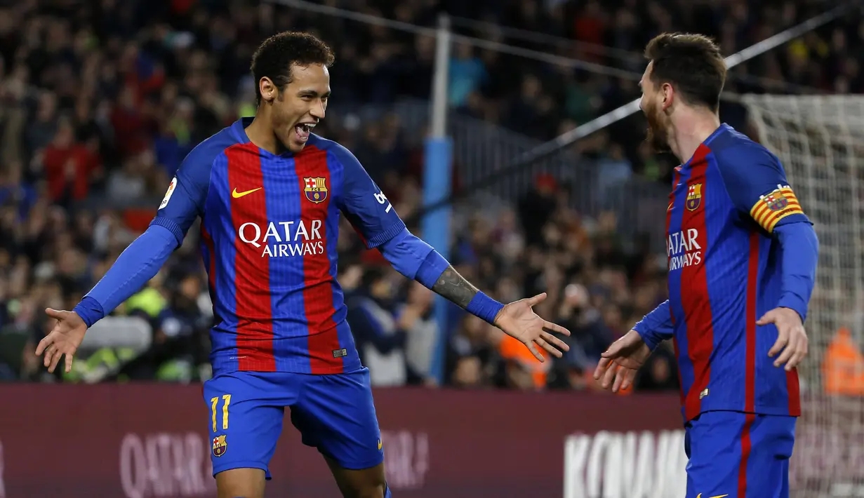 Selebrasi pemain Barcelona, Neymar (kiri) dan Lionel Messi setelah membobol gawang Celta Vigo apada lanjutan La Liga Spanyol di Camp Nou, Barcelona, (4/3/2017).  Barcelona 5-0. (AP/Francisco Seco)