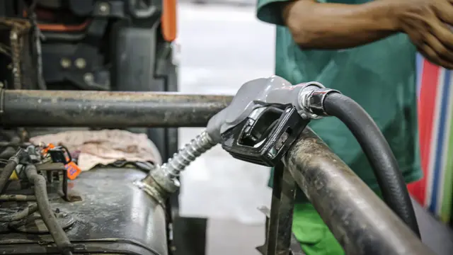 Per Agustus 2023, sebanyak 119 Terminal BBM yang dikelola Pertamina di seluruh wilayah Indonesia sudah mendistribusikan BBM B35 untuk dapat dikonsumsi oleh kendaraan masyarakat. Foto Pertamina