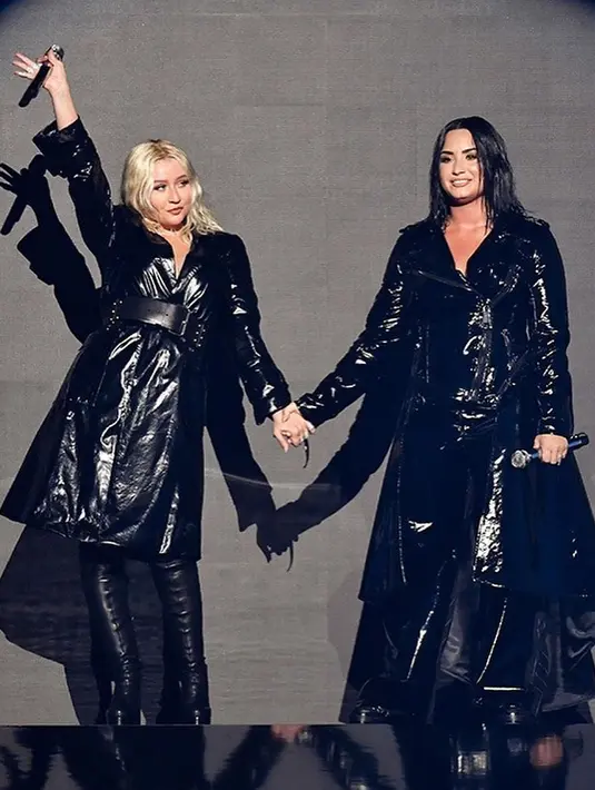 Sederet musisis seperti Demi Lovato, Christina Aguilera, Kesha, Kelly Clarkson dan lain sebagainya pun ikut meramaikan acara itu. (instagram/ddlovato)