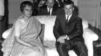 Perdana Menteri India Indira Gandhi, kiri (1917-1984) (wikimedia commons)