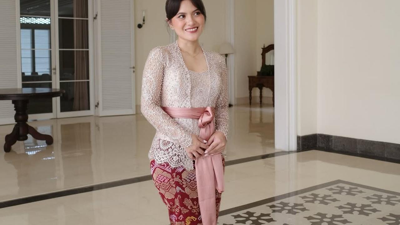 Potret Marsha Aruan Pakai Kebaya Brokat Kutu Baru, Cantik Banget khas Indonesia