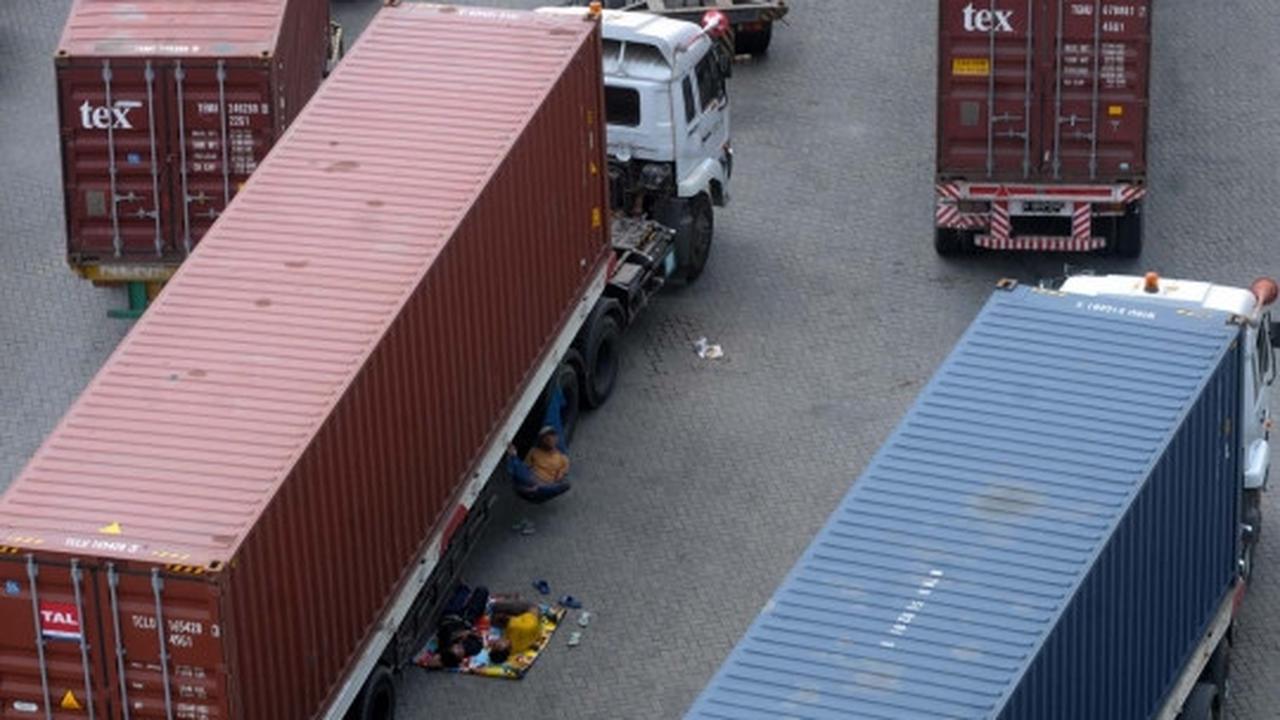 Imbas aksi mogok karyawan JICT, bongkar muat peti kemas lumpuh