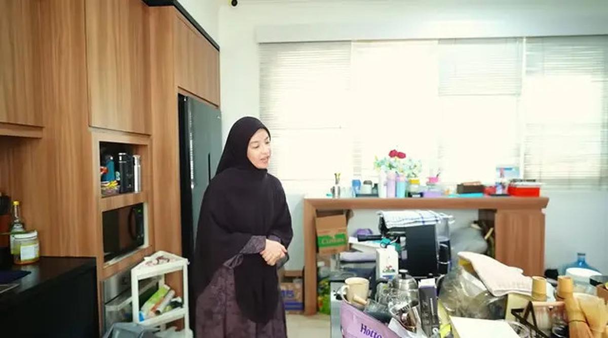 Potret Dapur Rumah Baru Natasha Rizky, Kombinasi Warnanya Beri Kesan Elegan