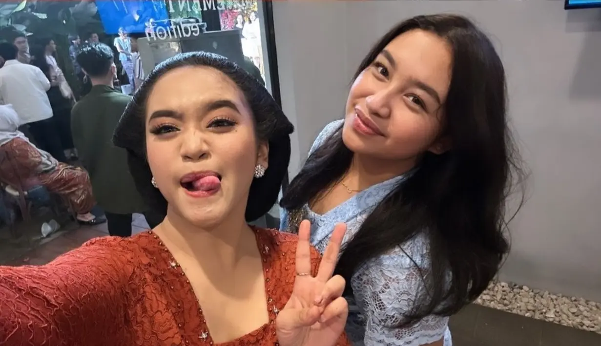 Lewat laman Instagram pribadinya, Khiran terlihat mengunggah momen menghadiri pernikahan sahabat.(Liputan6.com/IG/@khiranitrihatmodjo)