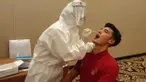 Pemain Timnas Indonesia U-19, Elkan Baggott, mengikuti tes Swab di di Hotel Fairmont, Jakarta, Kamis (30/7/2020). Pemain senior dan pemain U-19 melakukan tes Swab jelang pemusatan Latihan. (Dokumentasi PSSI)