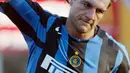 4. Christian Vieri - Tampil apik bersama Lazio membuat Inter Milan kepincut mendatangkan Vieri. Bobo Vieri diboyong seharga 32 juta euro pada musim 1999/2000. (AFP/Nico Casamassima)