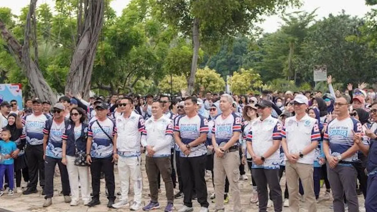Ribuan pelaut yang tergabung dalam Corps Alumni Akademi Ilmu Pelayaran (CAAIP) dan Lintas Alumni Akademi Pelayaran seluruh Indonesia mengikuti jalan santai atau fun walk di pantai Ancol, Jakarta, Minggu (29/6) pagi (Istimewa)