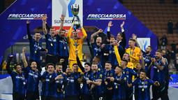 Inter Milan berhasil menjuarai Supercoppa Italian setelah mengalahkan Juventus di Stadion San Siro, Milan pada 12 Januari 2022. (AFP/Miguel Medina)