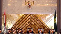 Ketua Mahkamah Agung, Hatta Ali (tengah) saat memimpin sidang paripurna pemilihan Ketua MA periode 2017-2022 di Jakarta, Selasa (14/2). Hatta Ali kembali memimpin MA setelah dipilih 38 dari 47 Hakim Agung. (Liputan6.com/Helmi Fithriansyah)