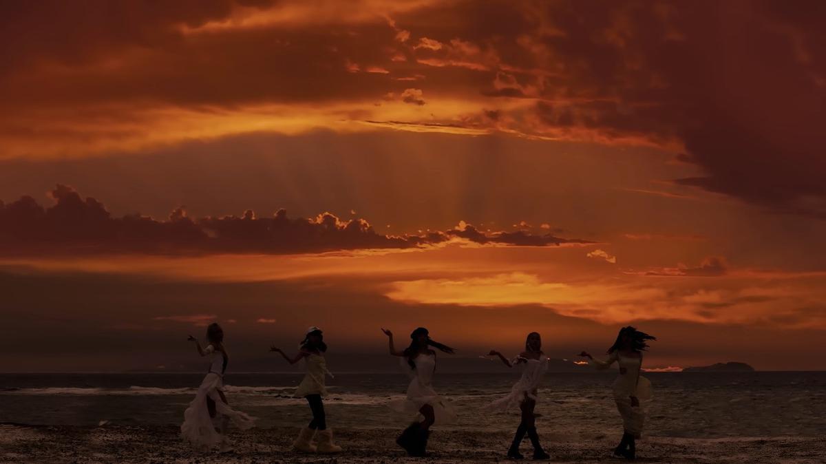 LE SSERAFIM Kembali dengan Comeback 'HOT' yang Penuh Sensualitas dalam MV Terbaru