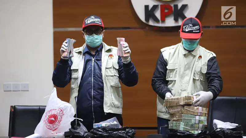 Tetapkan Bupati Cirebon Tersangka, KPK Tunjukkan Barang Bukti Gepokan Uang