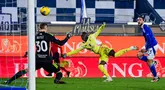 Pemain Juventus, Kolo Muani, mencetak gol ke gawang Como dalam lanjutan Liga Italia di Stadio Giuseppe Sinigaglia, Jumat (7/2/2025). (AFP/Piero Cruciatti)