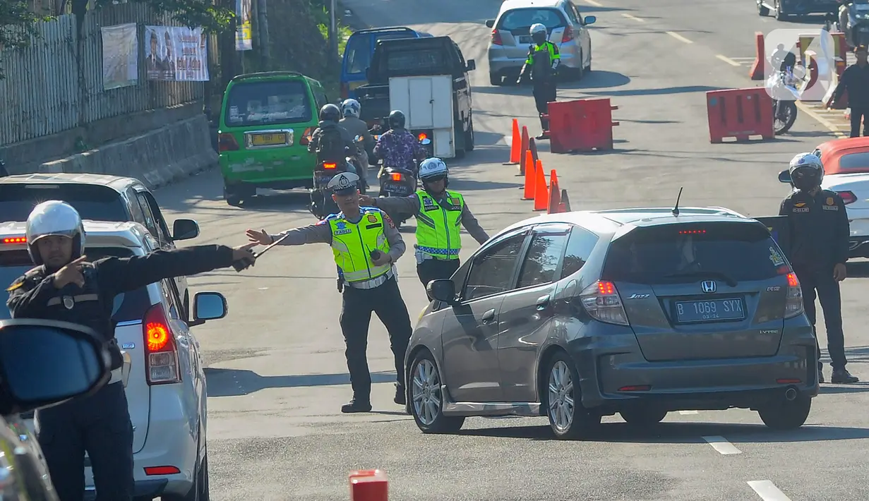 <p>Untuk penerapan one way sendiri akan dilakukan secara situasional. Sebab, beberapa kendaraan mendapatkan pengecualian bisa melintas. (merdeka.com/Arie Basuki)</p>