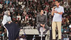Pengusaha Sandiaga Uno ketika menceritakan pengalamannya pada acara Surabaya Young Entrepreneur Summit (YES) 2019 di Surabaya, Jawa Timur, Sabtu (16/2). Kegiatan ini mengusung tema 'Arah Baru Ekonomi Indonesia’. (Liputan6.com/HO/Bon)