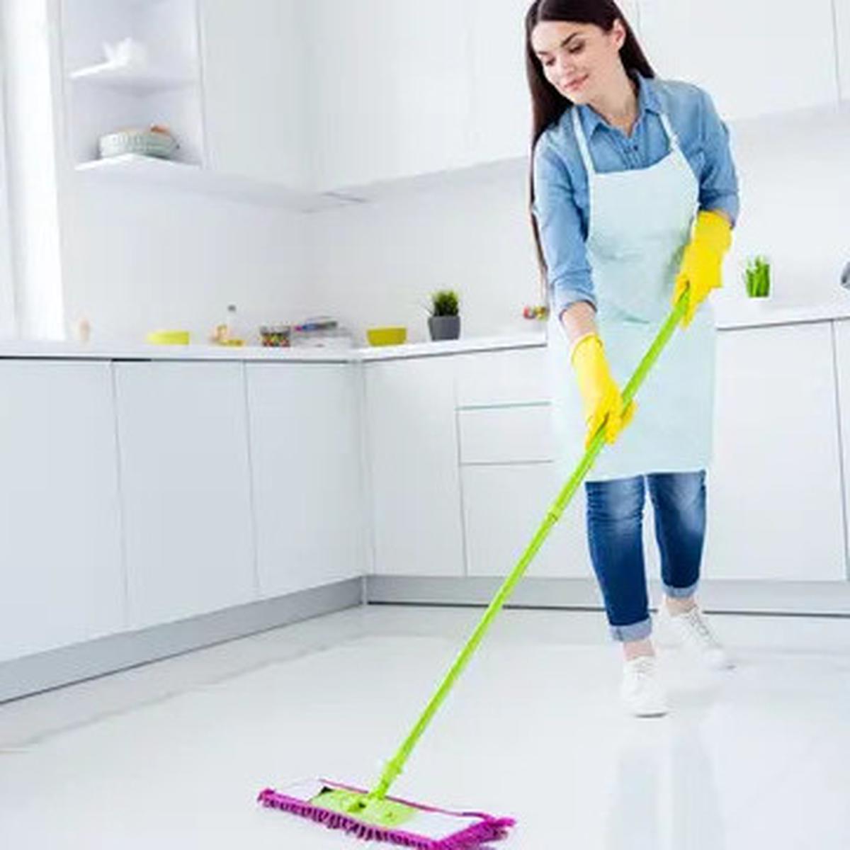 10 Cara Bikin Lantai Keramik Rumah Mengkilap Seperti Baru Lagi