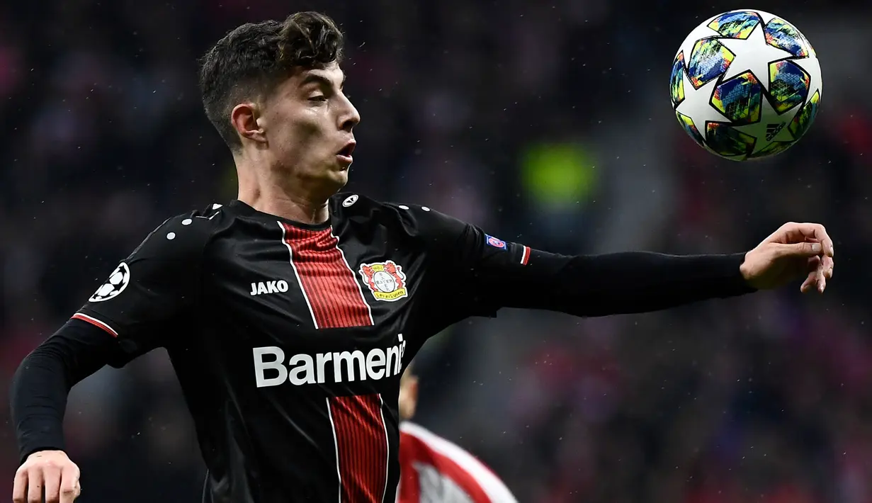 Kai Havertz - Selain Chelsea, Liverpool dan Manchester United dirumorkan berniat melabuhkan Kai Havertz di bursa musim panas ini. Namun, Pemain21 tahun ini dikabarkan lebih tertarik untuk bergabung bersama Chelsea. (AFP/Oscar Del Pozo)