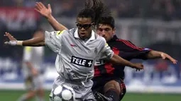 Edgar Davids. Ia dinyatakan positif menggunakan steroid nandrolone saat berseragam Juventus pada musim 2000/2001, tepatnya pada 4 Maret 2001 usai menang 2-0 atas Udinese di Liga Italia. Awalnya dijatuhi hukuman 16 bulan, akhirnya menjadi 4 bulan usai melakukan banding. (Foto: AFP/Gabriel Bouys)