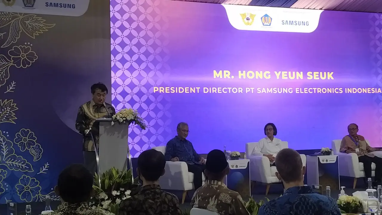 Presiden Direktur PT Samsung Elektronik Indonesia, Hong Yeun Seuk dalam acara Kunjungan Menteri Keuangan Sri Mulyani ke PT Samsung dan Cikarang Dry Port (CDP), Jumat (27/1/2023). (Anisyah Al Faqir/Merdeka.com)
