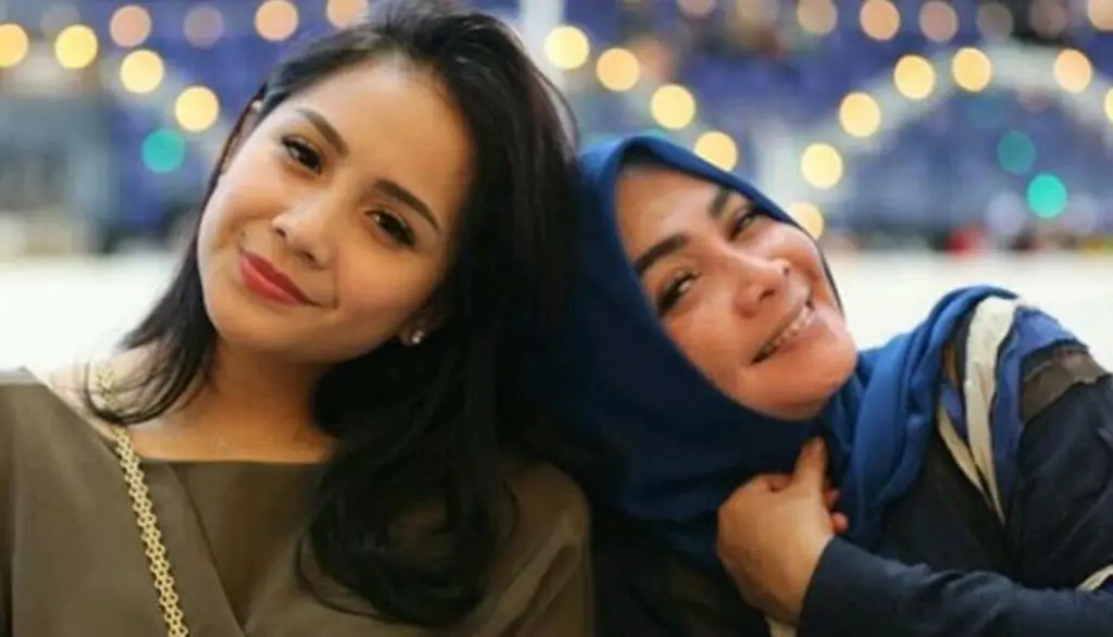 Nagita Slavina dan ibunya, Rieta Amilia [foto: instagram/raffinagita1717]