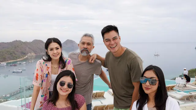 7 Potret Terbaru Bulan Sutena, Penyanyi yang Lagunya Kerap Viral di TikTok
