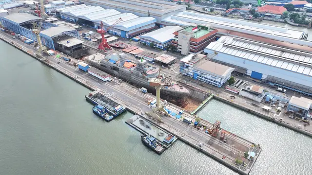 Fasilitas Dock PT PAL Indonesia.(Dok PT PAL)