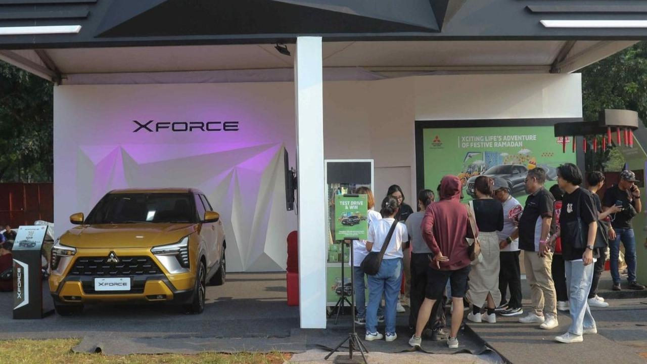 Kehadiran stan Mitsubishi yang menampilkan produk terbaru dari kendaraan X-Force juga menarik minat pengunjung di hari kedua KapanLagi Buka Bareng BRI Festival 2024. Foto: Liputan6.com / Herman Zakharia