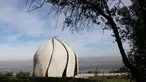 Pemandangan rumah ibadah umat Baha'i yang berdiri di pinggiran Santiago, Chile, Rabu (13/10). Bahai adalah agama monoteistik yang menekankan pada kesatuan spiritual bagi seluruh umat manusia. (Reuters/Pablo Sanhueza)