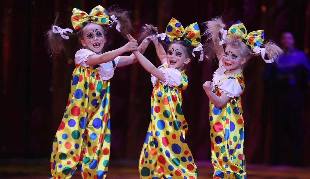 Aksi Menggemaskan Anak-Anak Bermain di Festival Sirkus ...