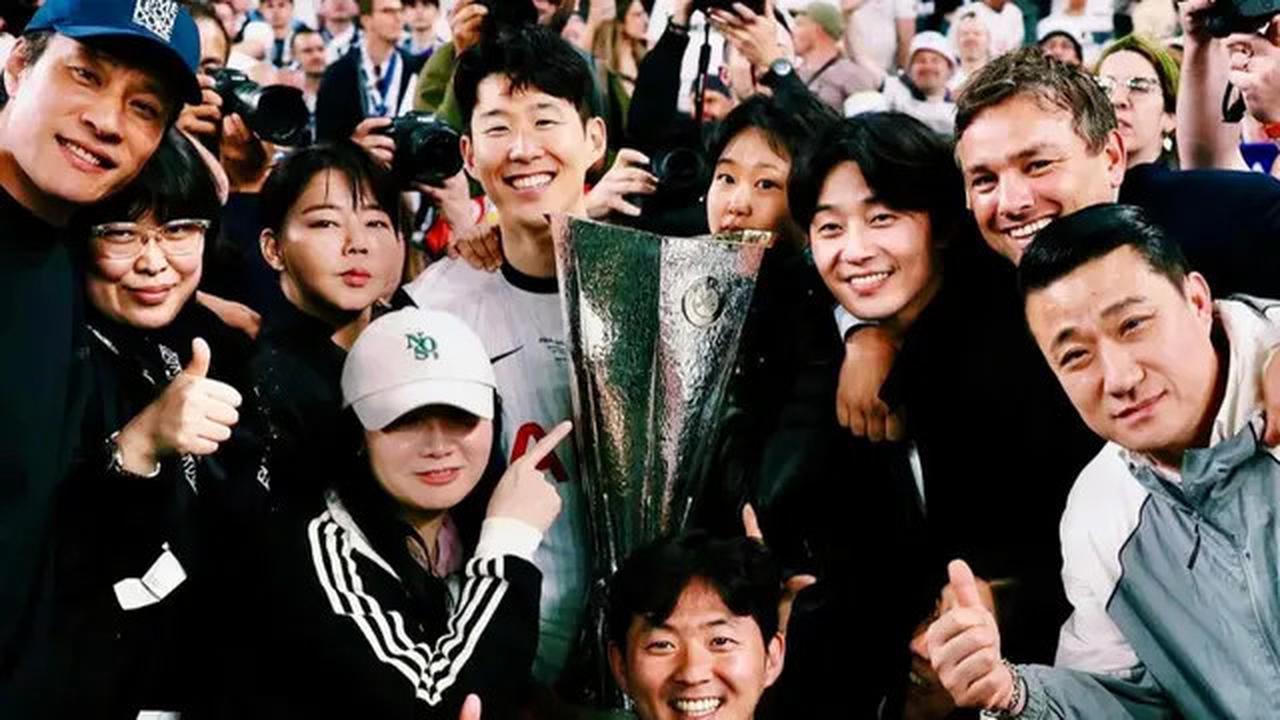 Son Heung-min Angkat Trofi Liga Europa, tapi Momen Bareng Park Seo-joon yang Bikin Meleleh, Bestie Goals Banget!