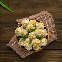 Ilustrasi klepon labu kuning./Copyright .shutterstock.com/id/g/E+Dewi+Ambarwati
