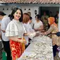 Potret Bella Saphira hadiri acara kuliner di Keraton Cirebon (Sumber: Instagam/bellasaphiraofficial)