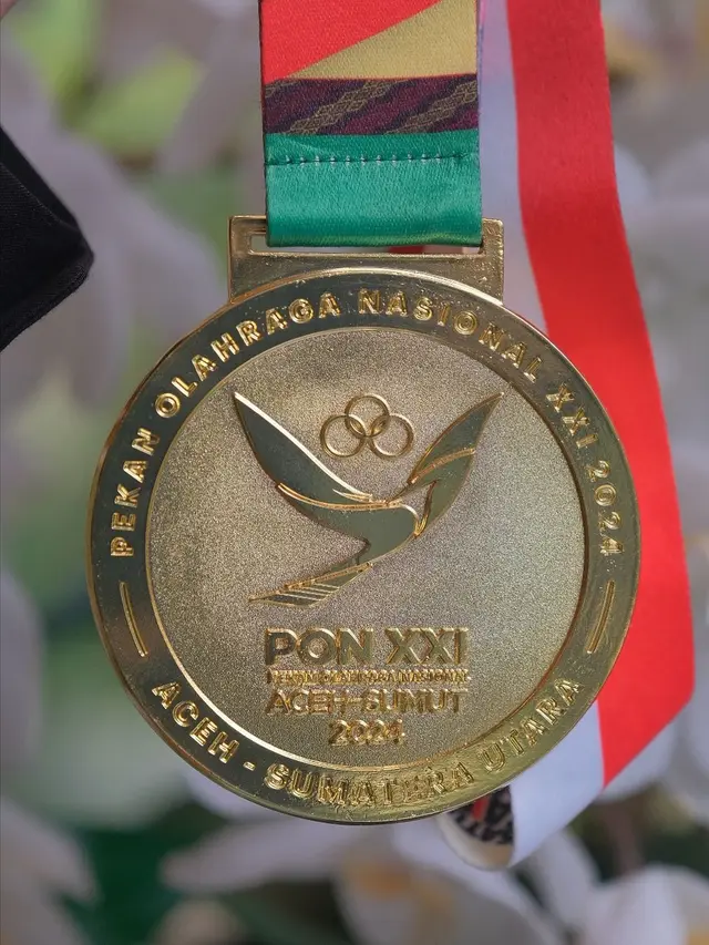 6 Potret Darius Sinathrya dan Donna Agnesia Bangga Keponakan Raih Emas di PON 2024