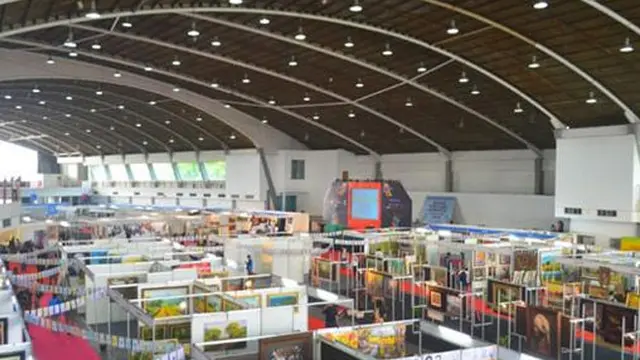 Lukisan Berbahan Akik dan Bulu Unggas Ada di Pasar Seni Lukis Indonesia 2018