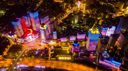 Foto dari udara yang diabadikan pada 1 Oktober 2020 ini menunjukkan pemandangan Kota Urumqi di Daerah Otonom Uighur Xinjiang, China barat laut. (Xinhua/Hu Huhu)