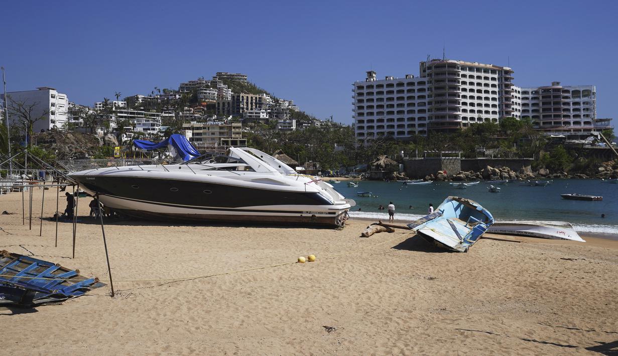 Kota berpenduduk 1 juta jiwa ini, yang merupakan perpaduan antara hotel-hotel besar dan daerah pinggiran kota yang miskin, pariwisata, dan kekerasan narkoba, berusaha untuk pulih dengan ritme yang tidak sama. (AP Photo/Marco Ugarte)