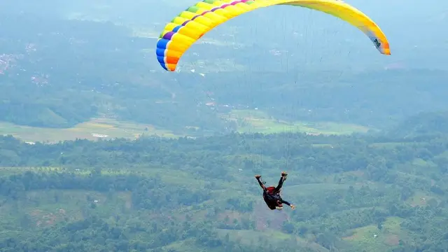 Festival Paralayang Taeh Bukik, Melihat Pesona Limapuluh Kota dari Ketinggian. (Liputan6.com/ ist)