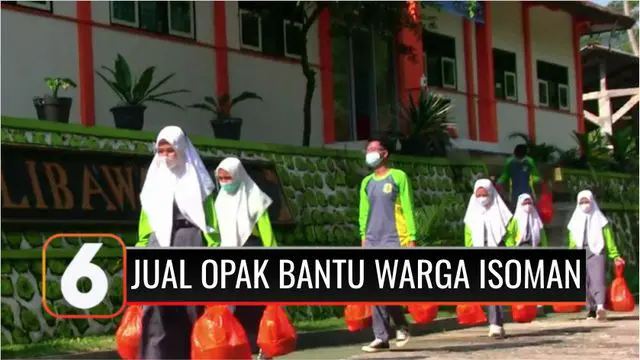 Solidaritas membantu warga yang sedang menjalani isolasi mandiri di rumah, dilakukan siswa-siswi SMK di Wonosobo, Jawa Tengah. Siswa-siswi membantu warga dengan memberi sembako yang dibeli dari hasil berjualan opak.